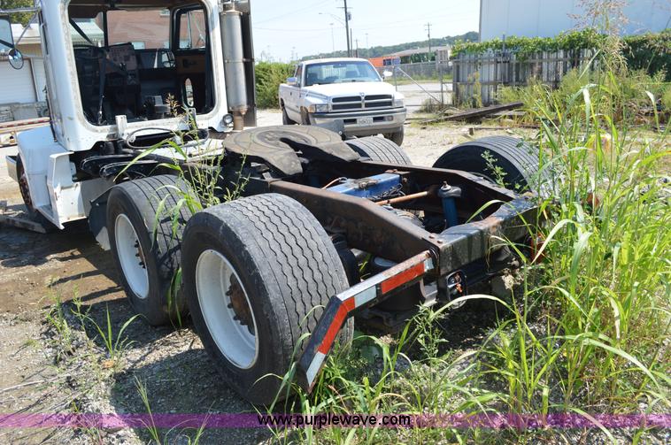 image for item AX9408 2000 Peterbilt 377 semi truck