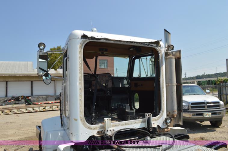 image for item AX9408 2000 Peterbilt 377 semi truck