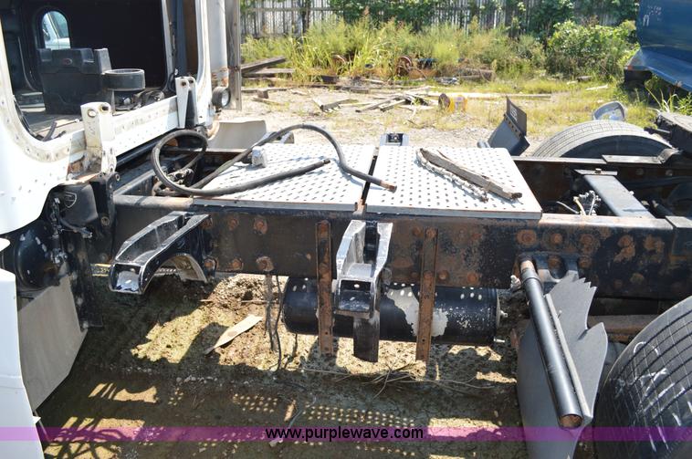 image for item AX9408 2000 Peterbilt 377 semi truck