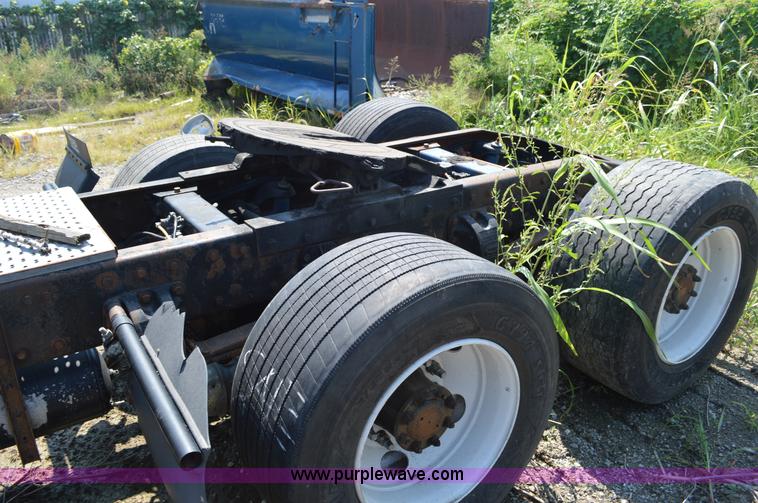 image for item AX9408 2000 Peterbilt 377 semi truck