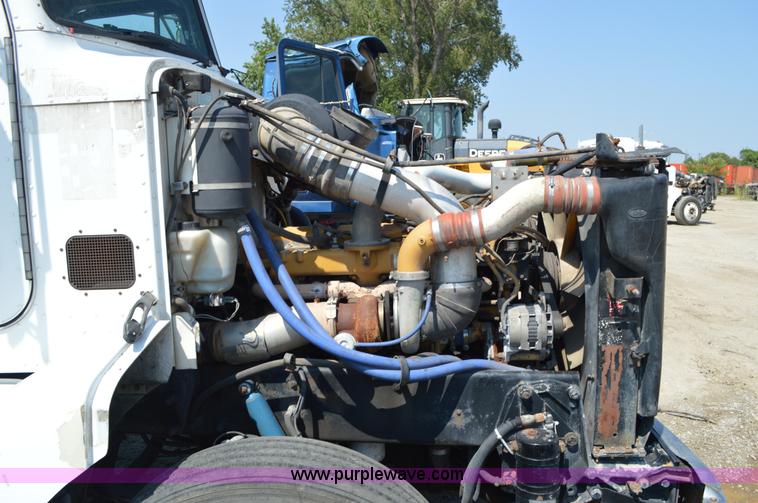 image for item AX9408 2000 Peterbilt 377 semi truck