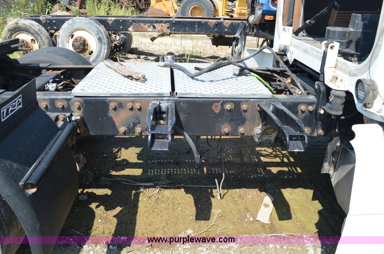 image for item AX9408 2000 Peterbilt 377 semi truck