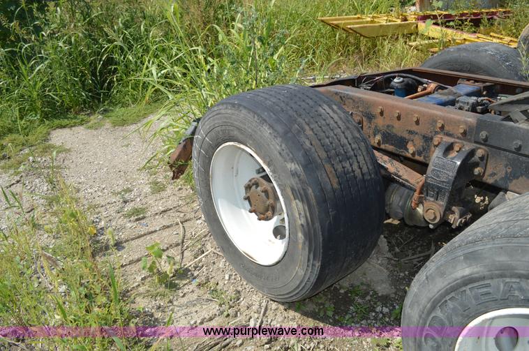 image for item AX9408 2000 Peterbilt 377 semi truck