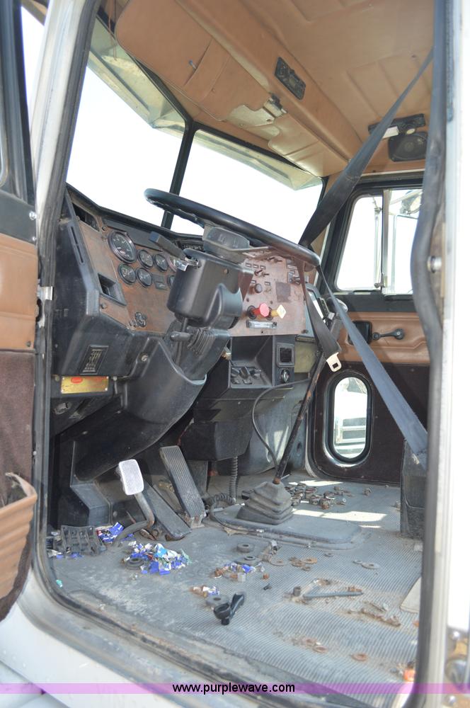 image for item AX9408 2000 Peterbilt 377 semi truck