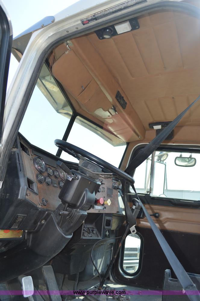 image for item AX9408 2000 Peterbilt 377 semi truck