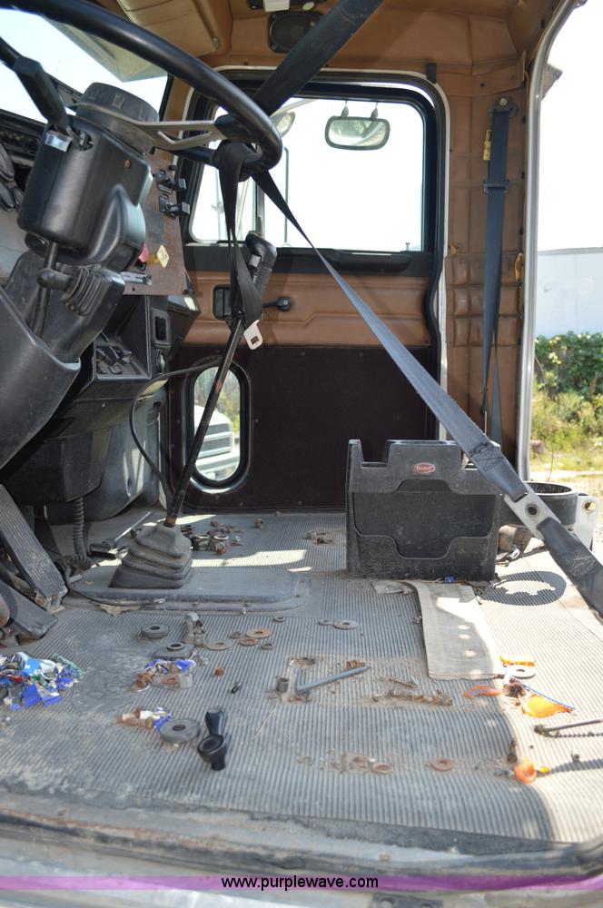 image for item AX9408 2000 Peterbilt 377 semi truck