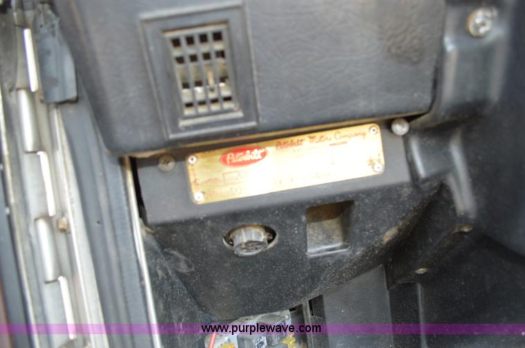 image for item AX9408 2000 Peterbilt 377 semi truck