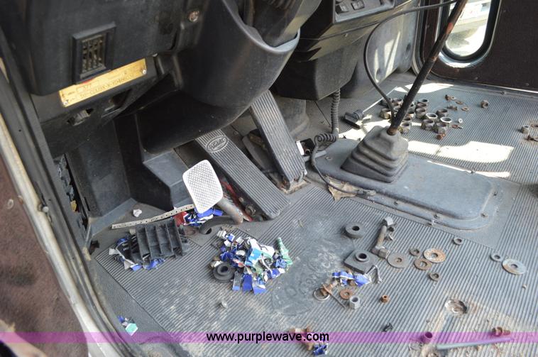 image for item AX9408 2000 Peterbilt 377 semi truck