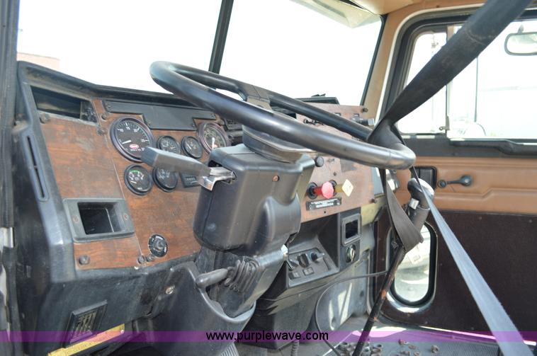 image for item AX9408 2000 Peterbilt 377 semi truck