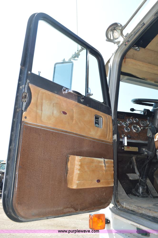 image for item AX9410 1993 Peterbilt 362