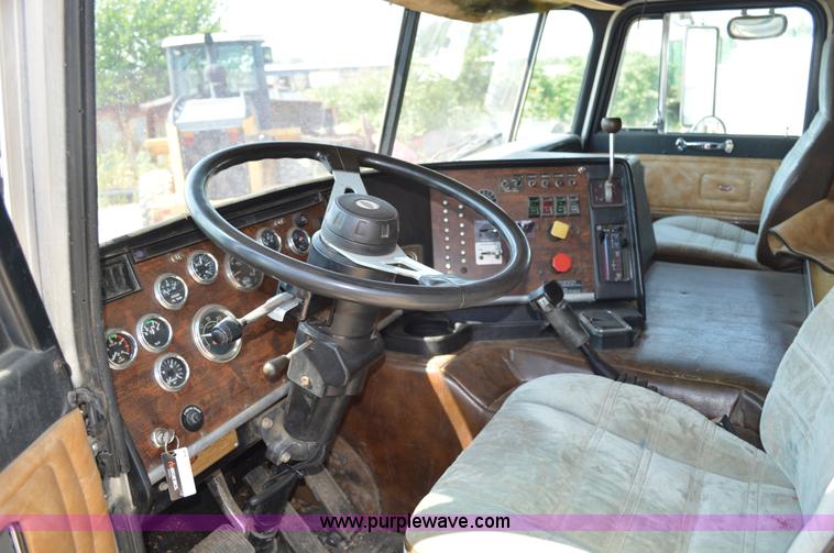 image for item AX9410 1993 Peterbilt 362