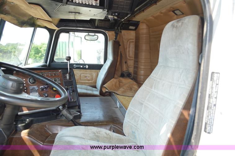image for item AX9410 1993 Peterbilt 362
