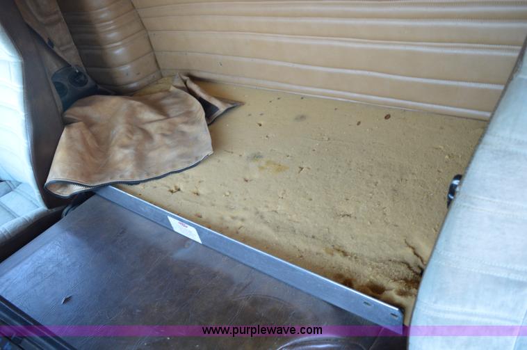 image for item AX9410 1993 Peterbilt 362