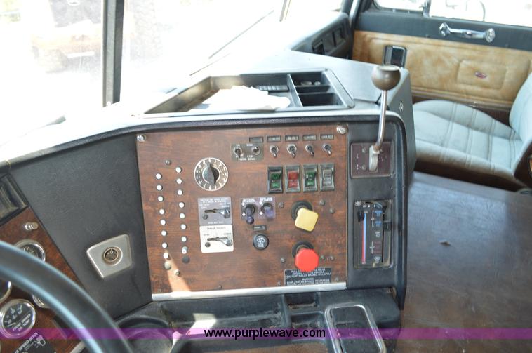 image for item AX9410 1993 Peterbilt 362