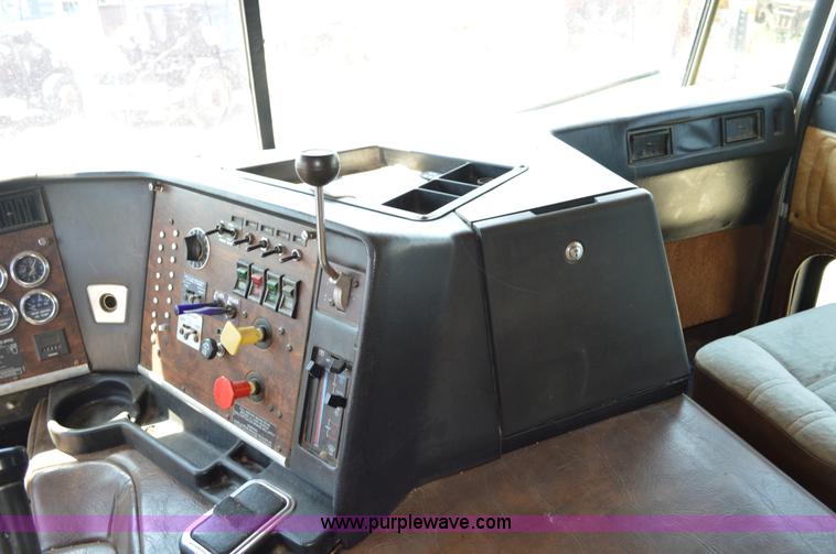 image for item AX9410 1993 Peterbilt 362