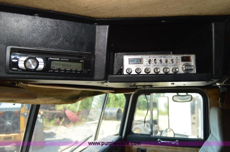 image for item AX9410 1993 Peterbilt 362