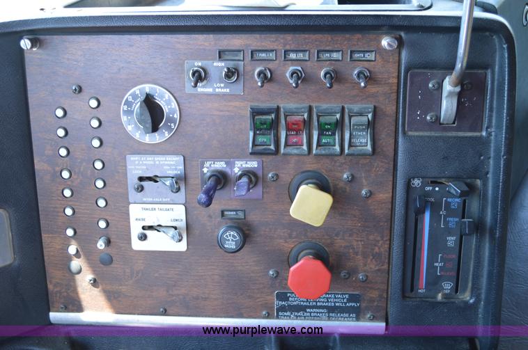 image for item AX9410 1993 Peterbilt 362