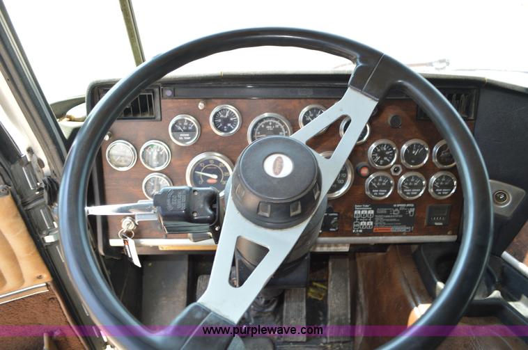 image for item AX9410 1993 Peterbilt 362