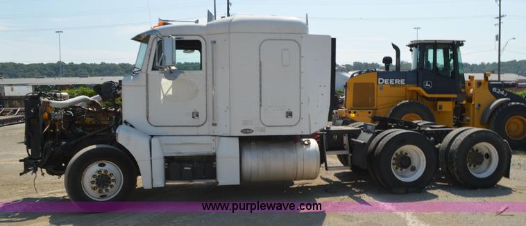 image for item AX9411 1998 Peterbilt 377 semi truck