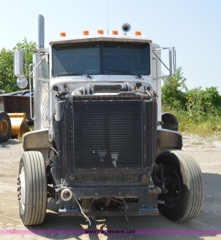 image for item AX9411 1998 Peterbilt 377 semi truck
