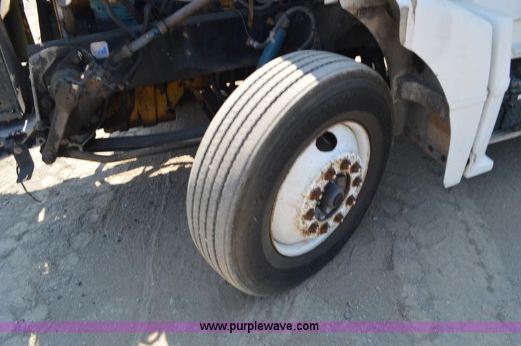 image for item AX9411 1998 Peterbilt 377 semi truck