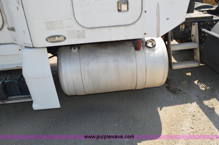 image for item AX9411 1998 Peterbilt 377 semi truck