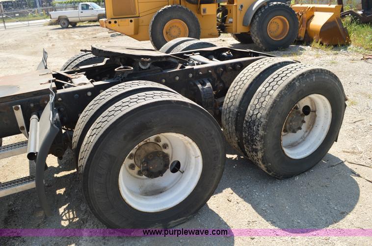 image for item AX9411 1998 Peterbilt 377 semi truck