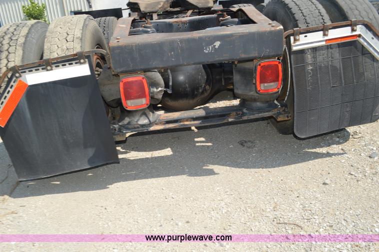 image for item AX9411 1998 Peterbilt 377 semi truck