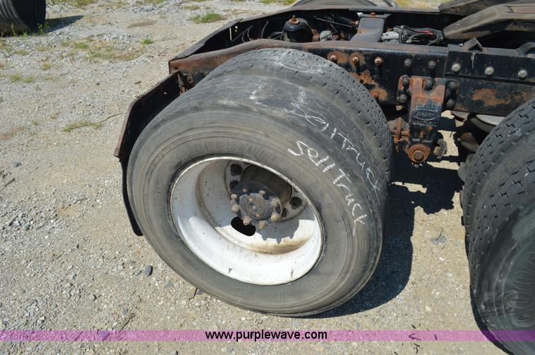 image for item AX9411 1998 Peterbilt 377 semi truck