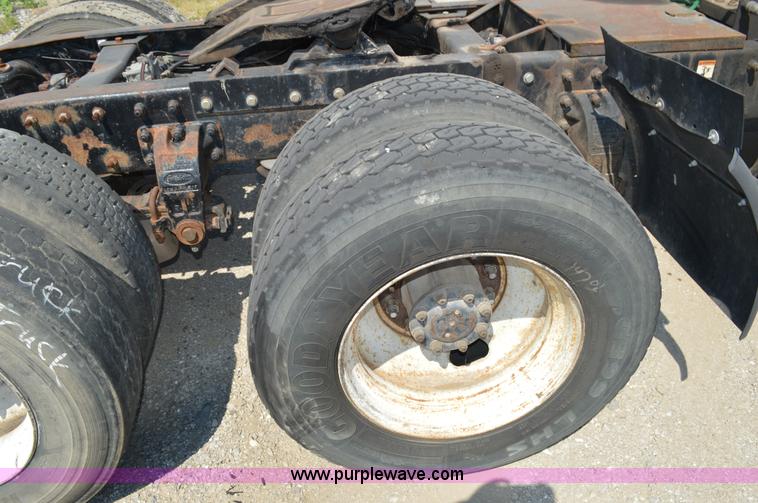 image for item AX9411 1998 Peterbilt 377 semi truck