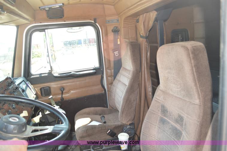 image for item AX9411 1998 Peterbilt 377 semi truck