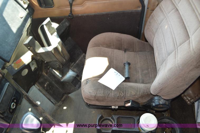 image for item AX9411 1998 Peterbilt 377 semi truck