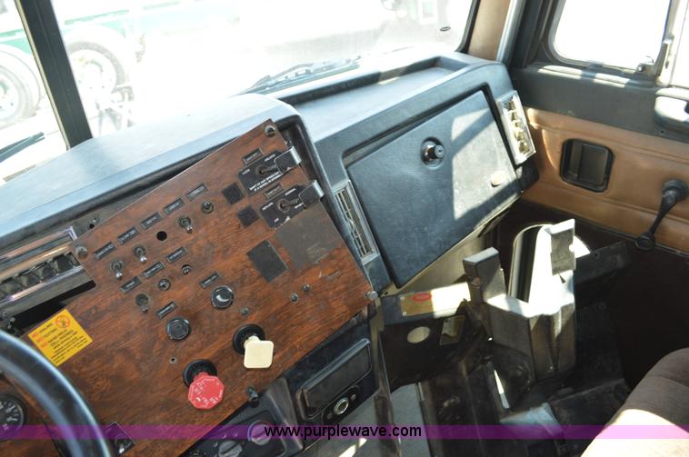 image for item AX9411 1998 Peterbilt 377 semi truck