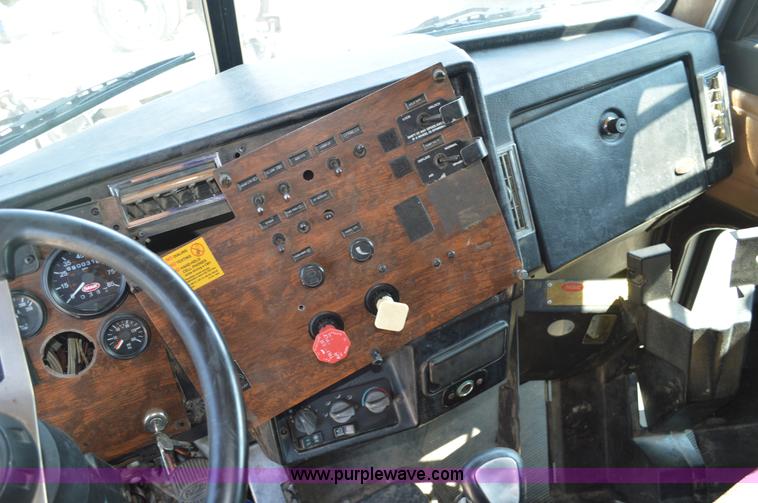 image for item AX9411 1998 Peterbilt 377 semi truck