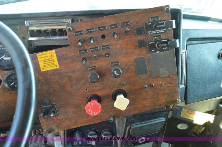 image for item AX9411 1998 Peterbilt 377 semi truck