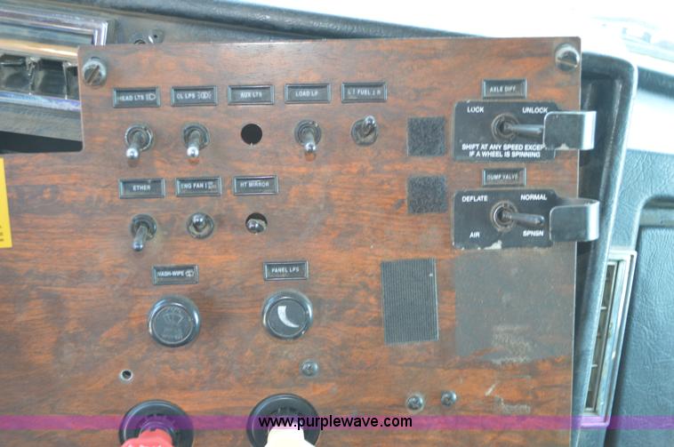 image for item AX9411 1998 Peterbilt 377 semi truck