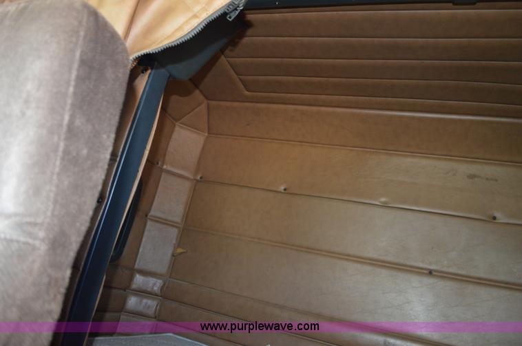 image for item AX9411 1998 Peterbilt 377 semi truck