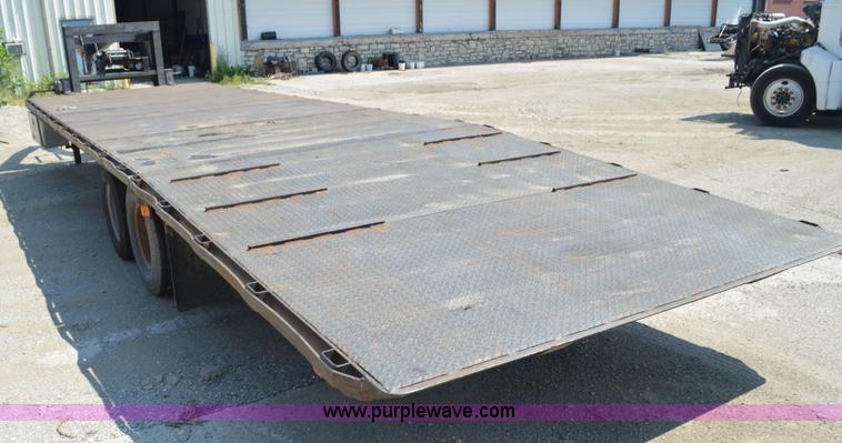 image for item AX9412 1998 Neal Manufacturing equipment trailer