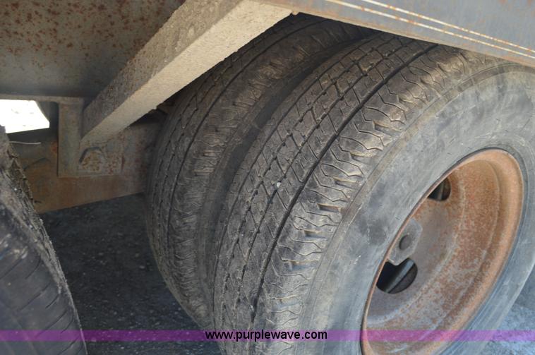 image for item AX9412 1998 Neal Manufacturing equipment trailer