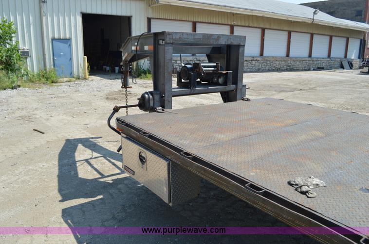 image for item AX9412 1998 Neal Manufacturing equipment trailer