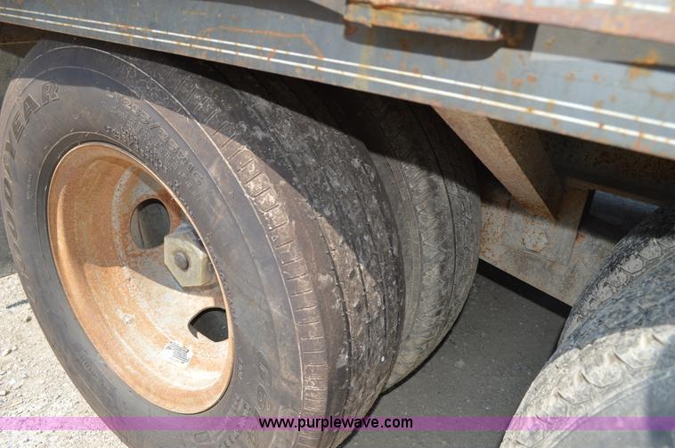 image for item AX9412 1998 Neal Manufacturing equipment trailer