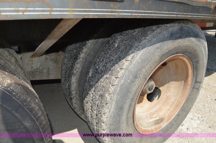 image for item AX9412 1998 Neal Manufacturing equipment trailer