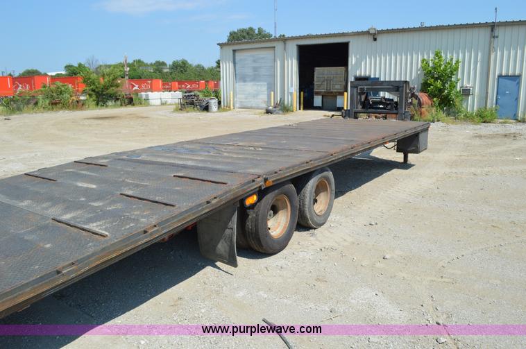 image for item AX9412 1998 Neal Manufacturing equipment trailer