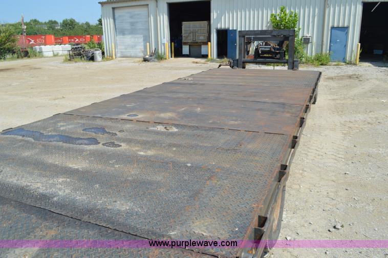 image for item AX9412 1998 Neal Manufacturing equipment trailer