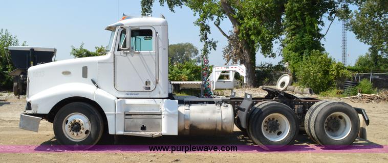 image for item AX9413 1999 Peterbilt 377 semi truck