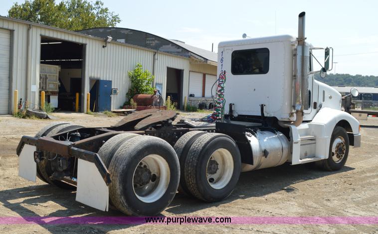 image for item AX9413 1999 Peterbilt 377 semi truck