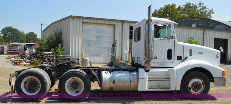 image for item AX9413 1999 Peterbilt 377 semi truck