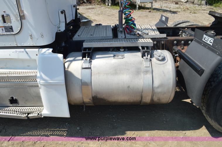 image for item AX9413 1999 Peterbilt 377 semi truck