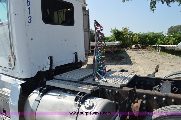 image for item AX9413 1999 Peterbilt 377 semi truck