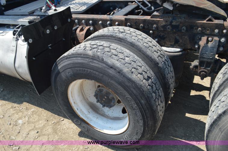 image for item AX9413 1999 Peterbilt 377 semi truck